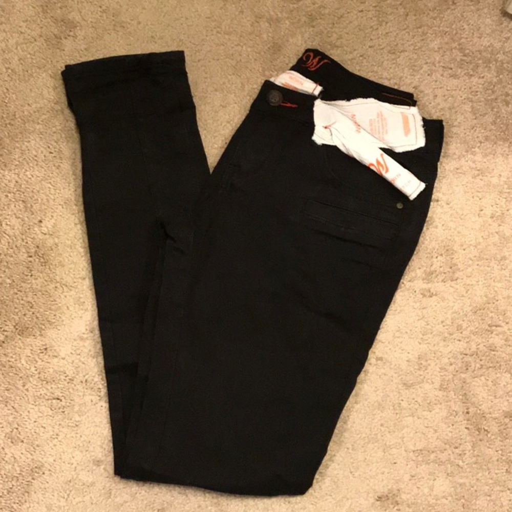 WORN JEANS. Stretch. LOIS RISE. Size 4/27
